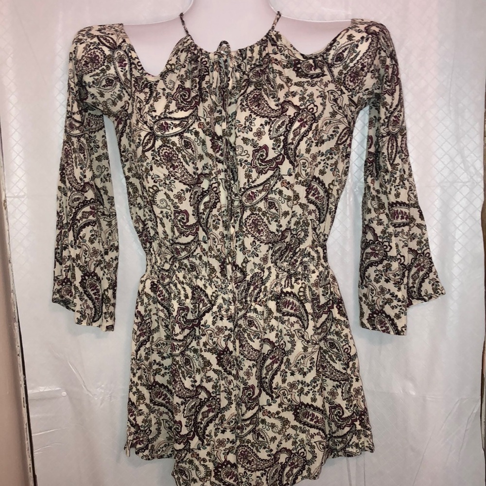F21 Long Sleeve Floral Cold Shoulder Romper Large
